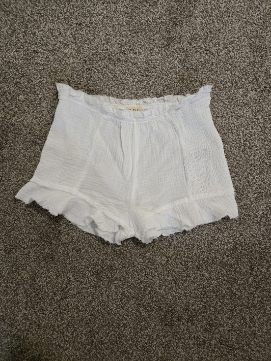POL Pants - Brand new!! NWOT POL boutique white stretchy ruffle shorts size medium